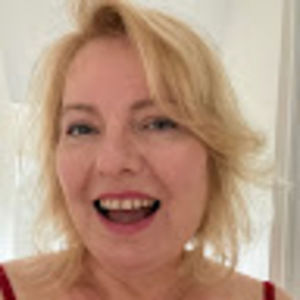 Meet your Posher, Adrienne